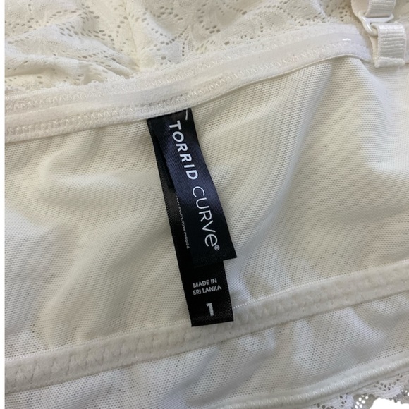 NWT, Torrid Unlined Lace Bandeau Bralette, Size 1 - Picture 6 of 8